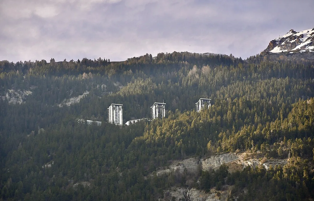 Aminona, Suisse. Photo : Jérémy Toma (CC BY-SA 4.0) ; redimensionnée et convertie en WebP.