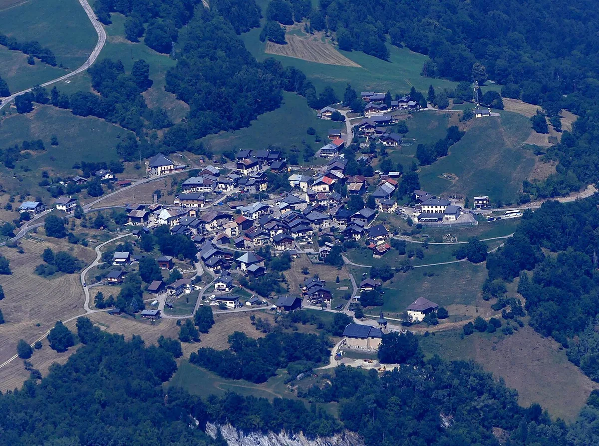 Doucy, France. Photo : Florian Pépellin (CC BY-SA 4.0) ; redimensionnée et convertie en WebP.