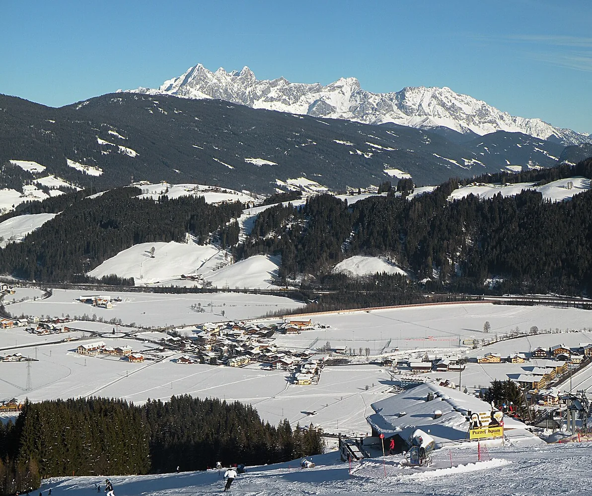 Flachau, Autriche. Photo : Vitold Muratov (CC BY-SA 3.0) ; redimensionnée et convertie en WebP.