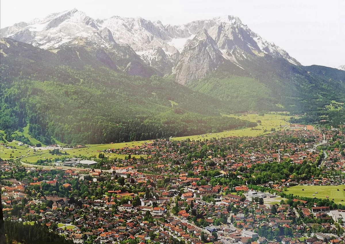 Garmisch-Partenkirchen, Allemagne. Photo : Milei.vencel (CC BY-SA 4.0) ; redimensionnée et convertie en WebP.
