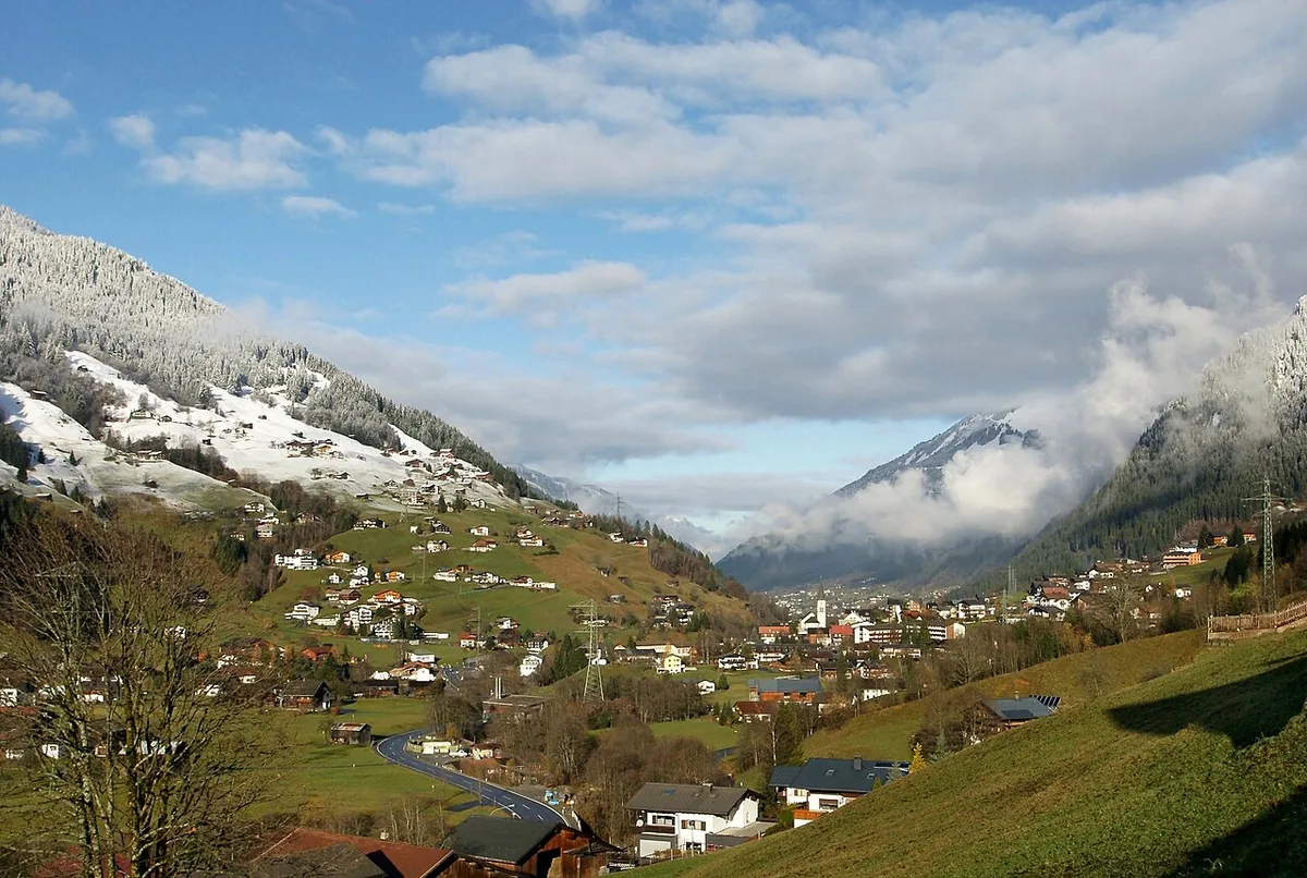 Gaschurn, Autriche. Photo : böhringer friedrich (CC BY-SA 2.5) ; redimensionnée et convertie en WebP.