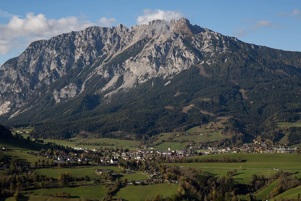 Gröbming, Autriche. Photo : Christian Pirkl (CC BY-SA 4.0) ; redimensionnée et convertie en WebP.