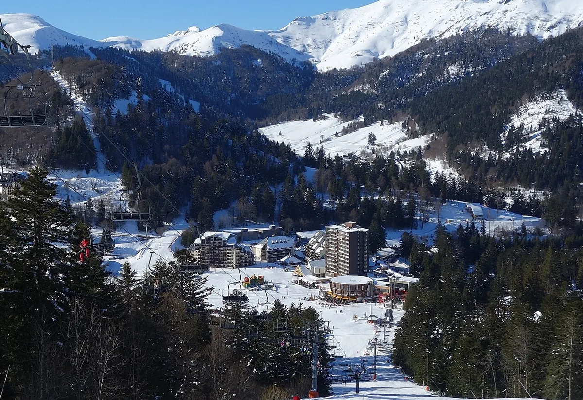 Le Lioran, France. Photo : Laurent Berne (CC BY-SA 3.0) ; redimensionnée et convertie en WebP.