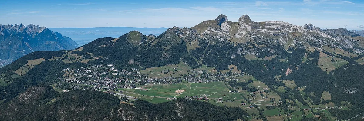 Leysin, Suisse. Photo : Christian David (CC BY-SA 4.0) ; redimensionnée et convertie en WebP.