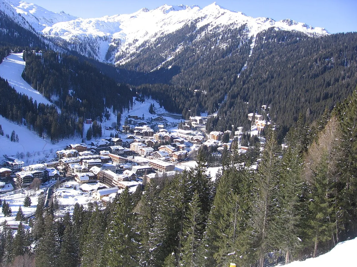 Madonna di Campiglio, Italie. Photo : Konrad Zieliński (CC BY-SA 3.0) ; redimensionnée et convertie en WebP.