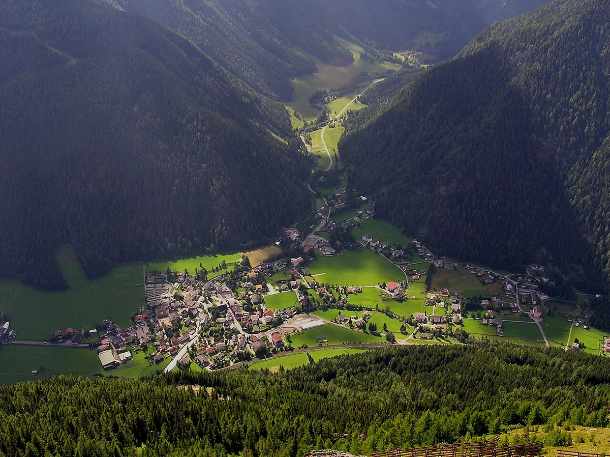 Mallnitz, Autriche. Photo : Wowox (CC BY-SA 3.0) ; redimensionnée et convertie en WebP.