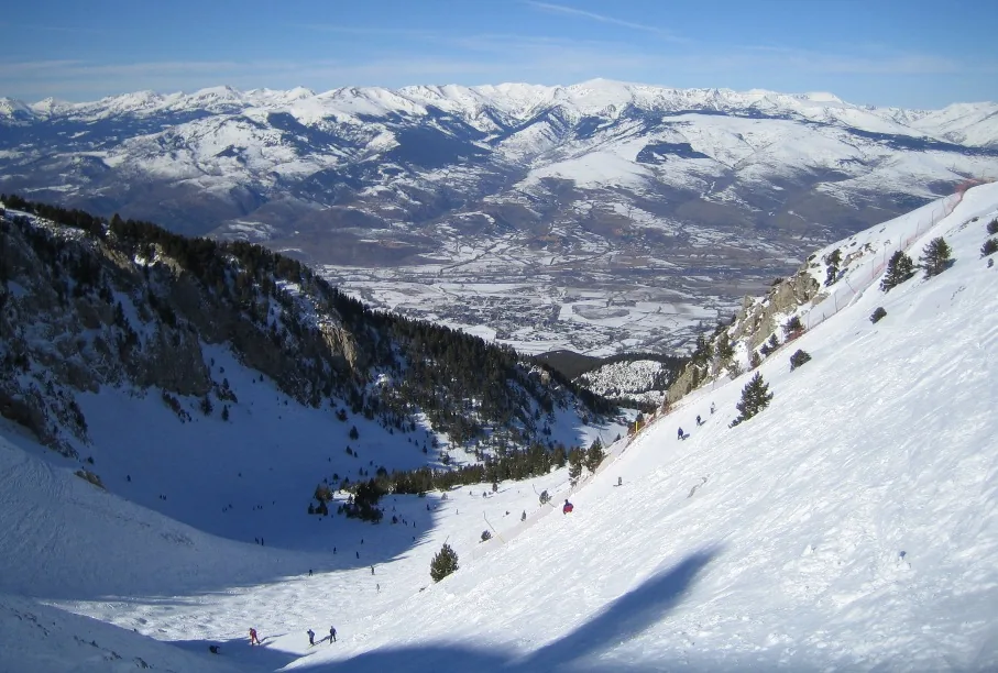 Masella, Espagne. Photo : No machine-readable author provided. Ensopegador~commonswiki assumed (based on copyright claims). (CC BY-SA 3.0) ; redimensionnée et convertie en WebP.