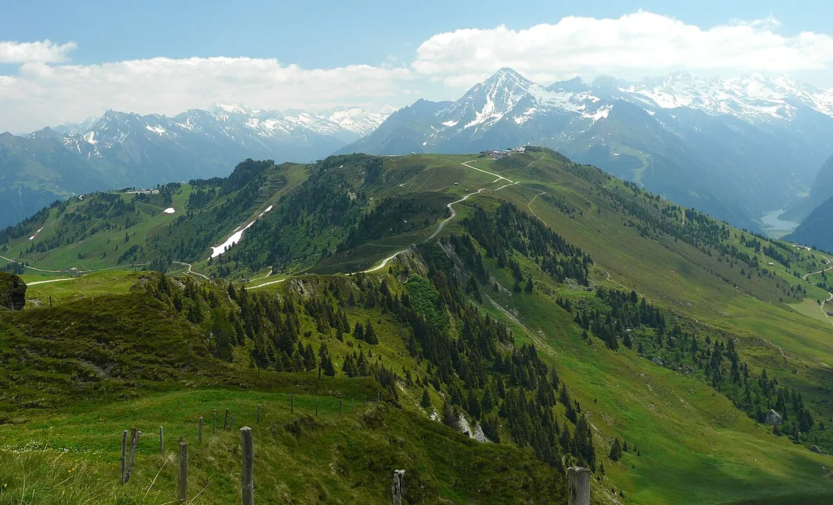 Penken, Autriche. Photo : Eiswind (CC BY 3.0) ; redimensionnée et convertie en WebP.