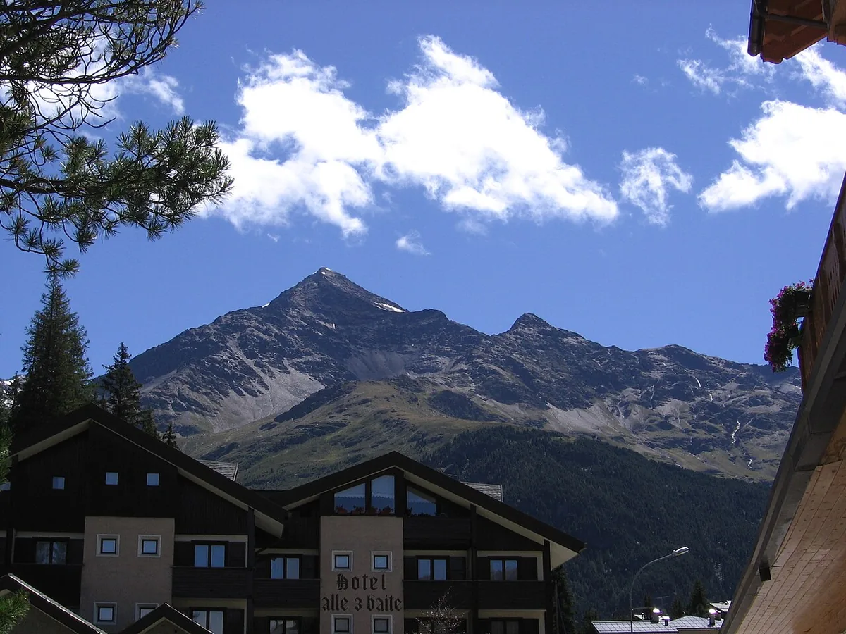 Santa Caterina Valfurva, Italie. Photo : Made by Konrad Zielinski, son of Julo , with his authorisation I release it under CC-BY-SA license Zdjęcie wykonane przez Konrada Zielińskiego, syna Julo , z jego upoważnienia kopię udostępniam wg licencji CC-BY-SA (CC BY-SA 1.0) ; redimensionnée et convertie en WebP.