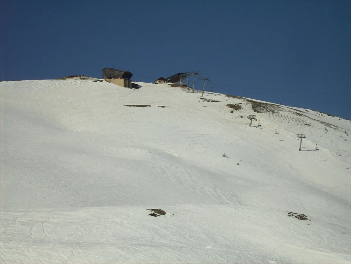 Serre Chevalier, France. Photo : Benj05 (CC BY-SA 3.0) ; redimensionnée et convertie en WebP.
