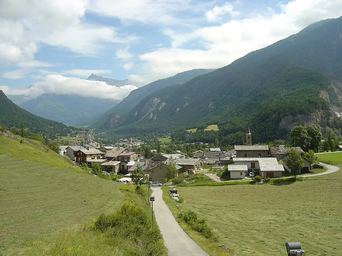 Val Cenis, France. Photo : Anthospace (CC BY-SA 3.0) ; redimensionnée et convertie en WebP.