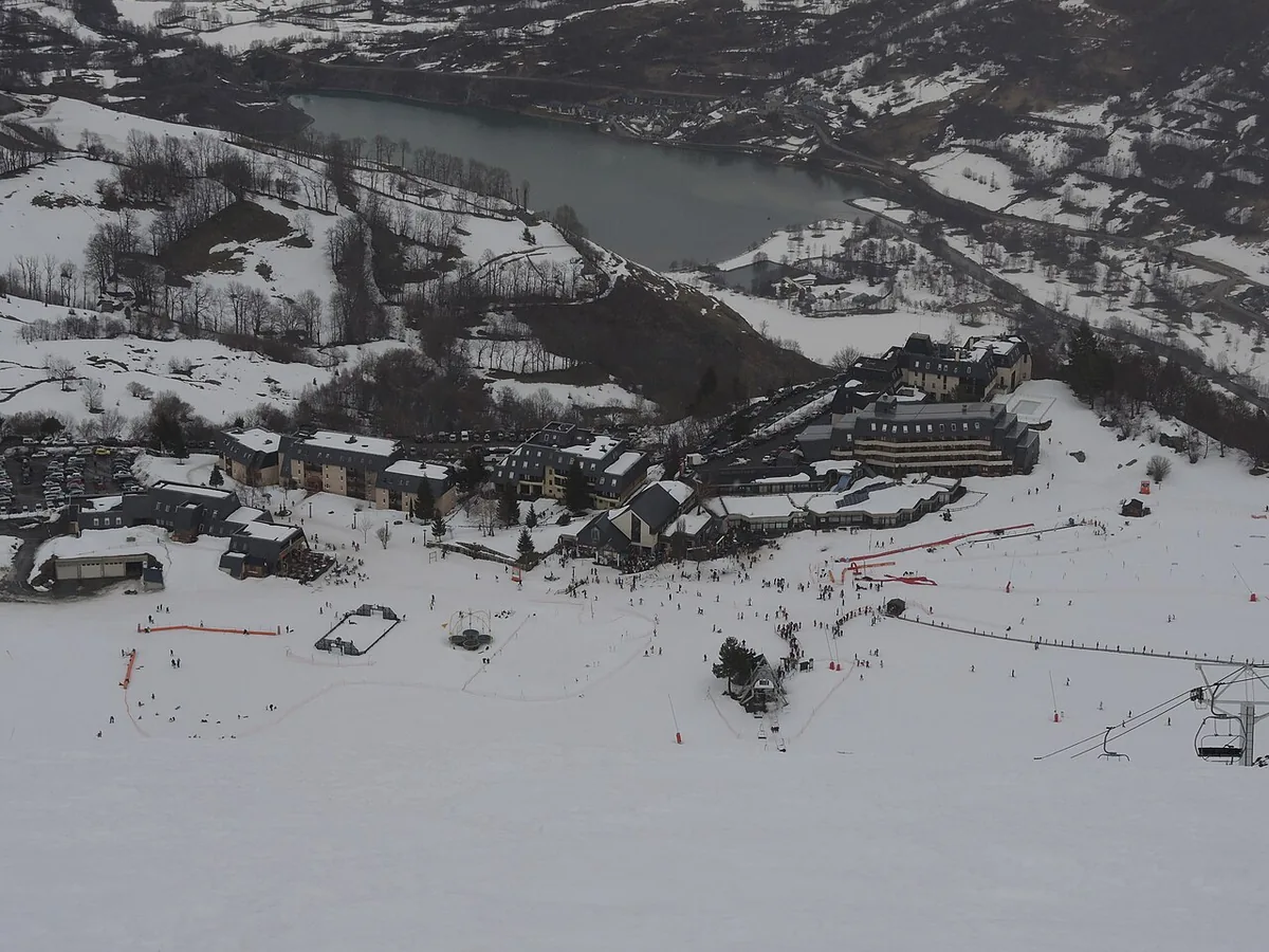 Val Louron, France. Photo : Aratal (CC BY-SA 3.0) ; redimensionnée et convertie en WebP.