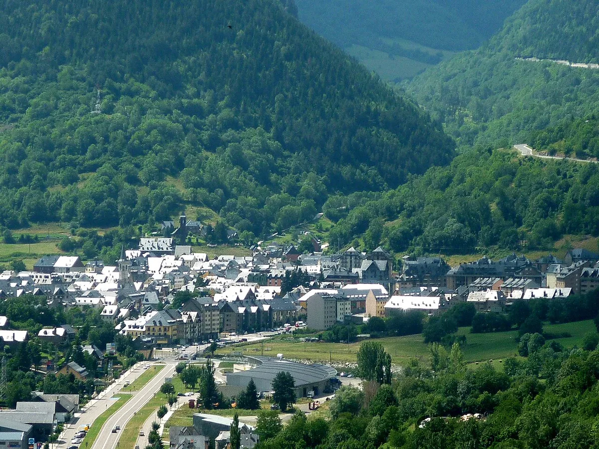 Vielha, Espagne. Photo : Isidre blanc (CC BY-SA 4.0) ; redimensionnée et convertie en WebP.