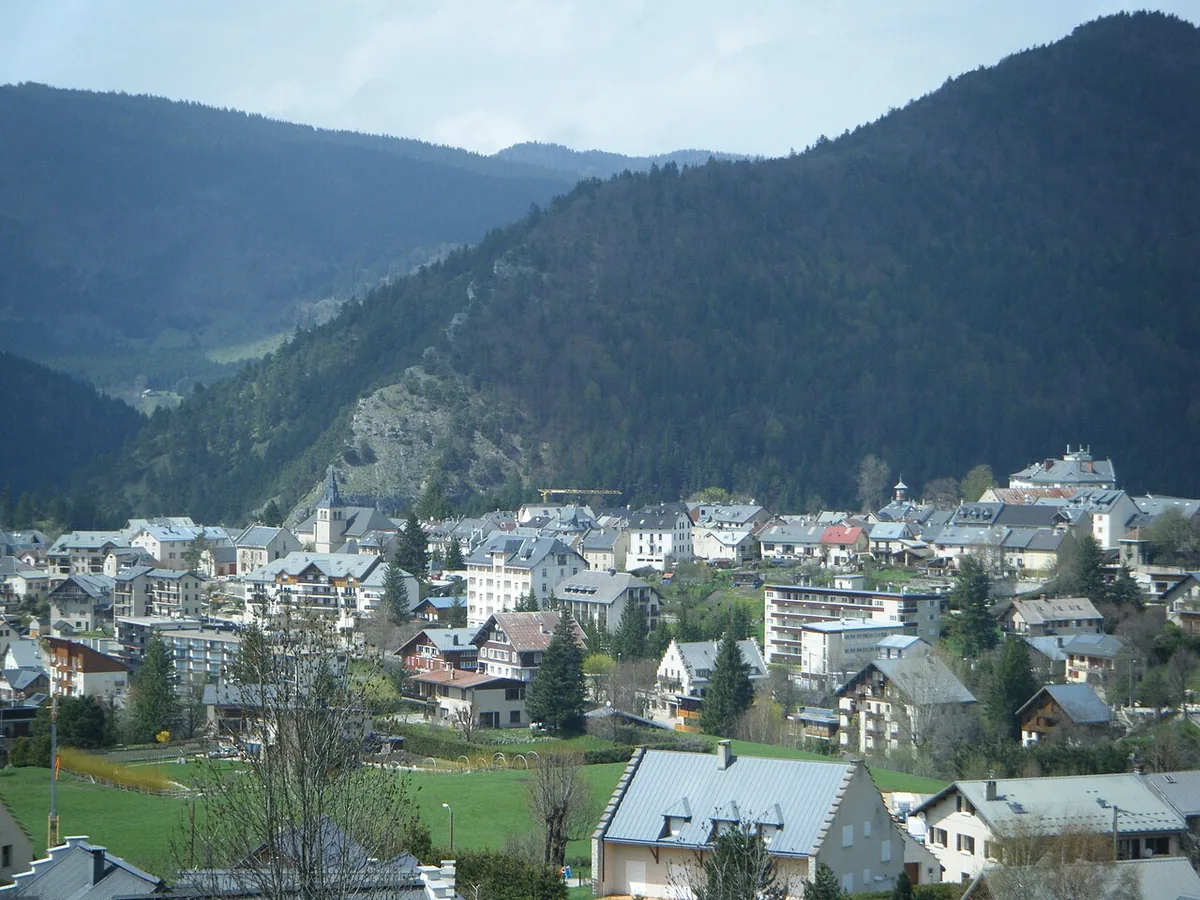 Villard de Lans, France. Photo : CORLIN (CC BY-SA 3.0) ; redimensionnée et convertie en WebP.